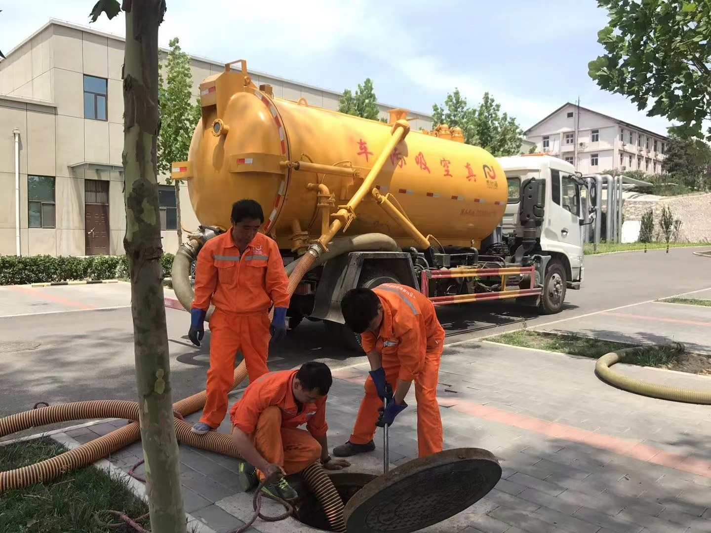 深圳化粪池清理与5-8吨吸粪车施工效率分析